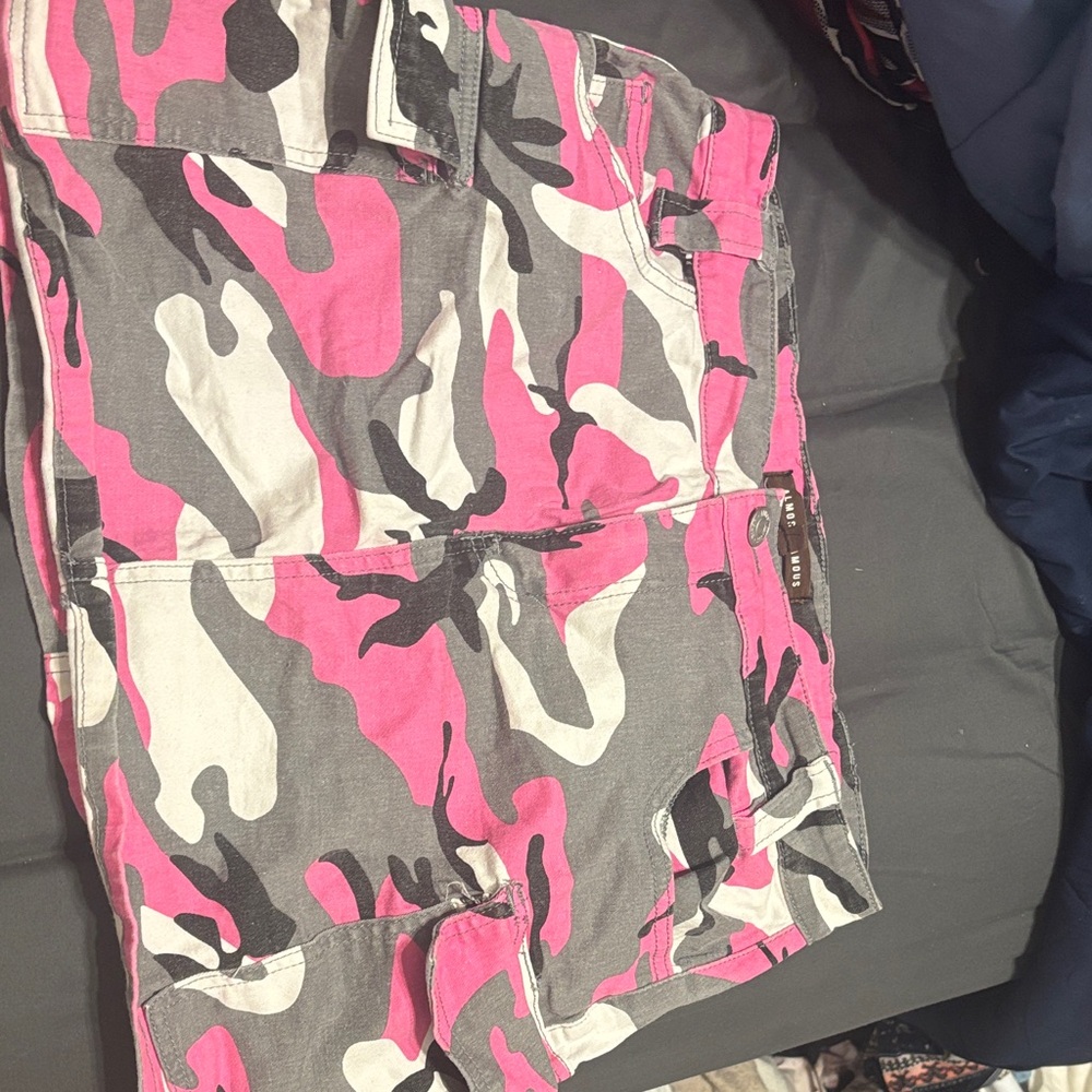 Almost Famous Pink Camo Cargo Shorts